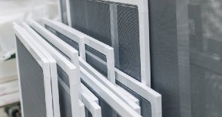 Москитные сетки на пластиковые окна Саяногорск купить по цене от 931 руб.